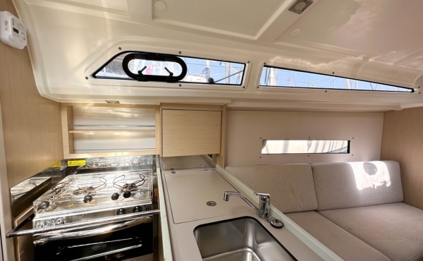 tempus-ii-galley 2_tempus-ii-galley Family Sailing Holidays in the Mediterranean areas of Greece, Italy, Spain and France. - Family Sailing Holidays in Barcelona | TEMPUS II Yacht Charter