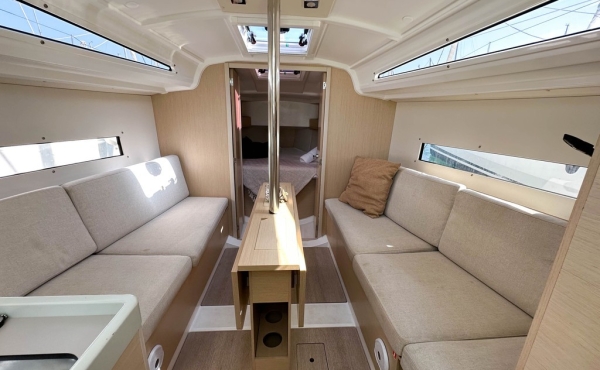 tempus-ii-saloon 2_tempus-ii-saloon Family Sailing Holidays in the Mediterranean areas of Greece, Italy, Spain and France. - Family Sailing Holidays in Barcelona | TEMPUS II Yacht Charter