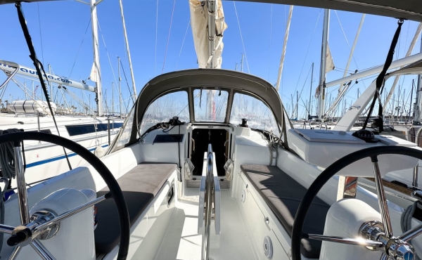 tempus-ii-steering wheel 2_tempus-ii-steering_wheel Family Sailing Holidays in the Mediterranean areas of Greece, Italy, Spain and France. - Family Sailing Holidays in Barcelona | TEMPUS II Yacht Charter